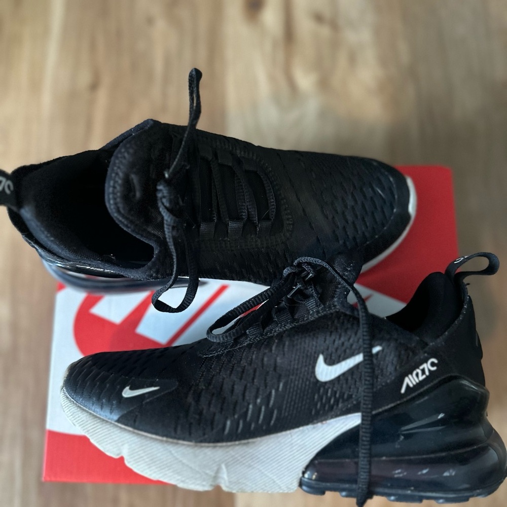 Boys Nike Air Max 270 Size 4